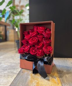 BOX RED ROSES